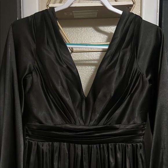 Black Plunge Neck Bishop Sleeve Gown - Picture 4 of 14